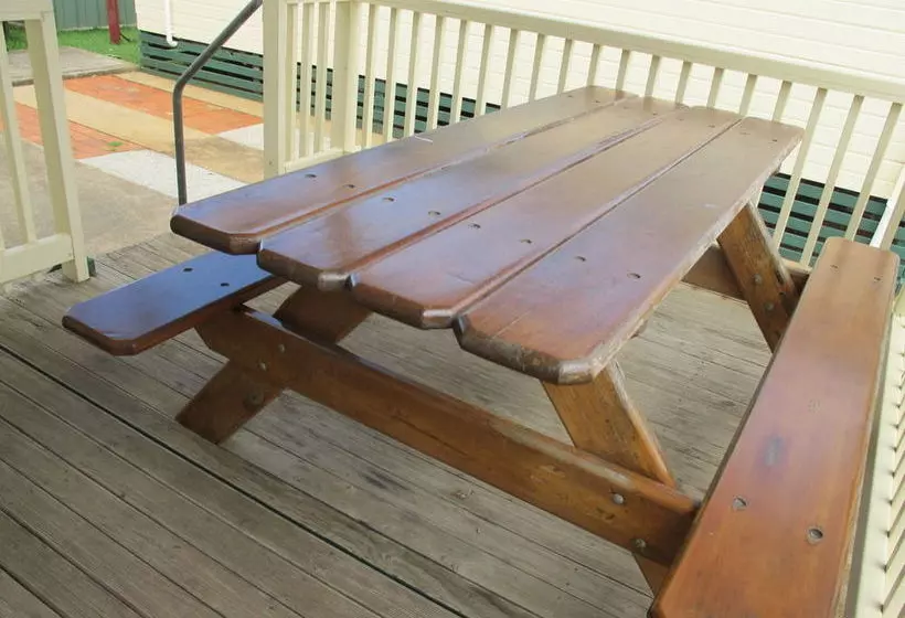 هتل Melaleuca Caravan Park