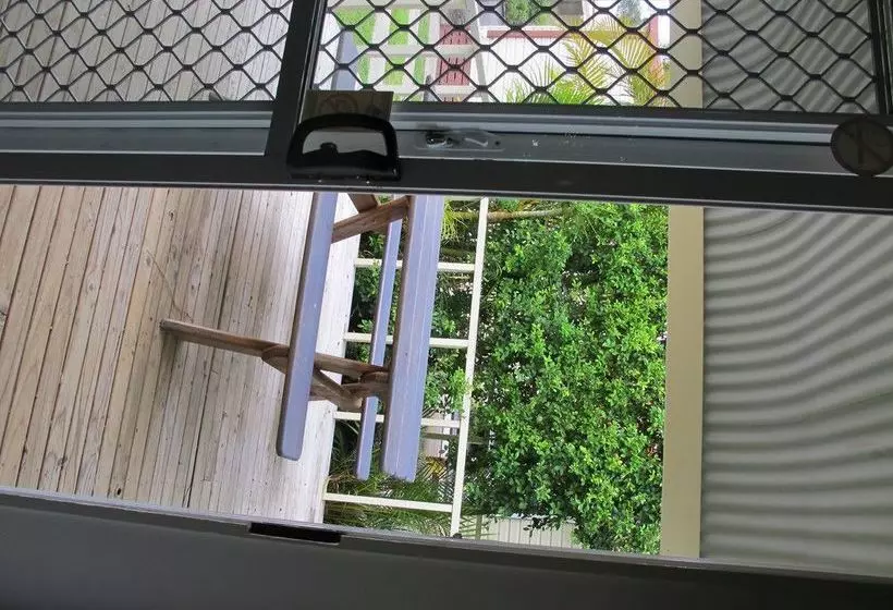 هتل Melaleuca Caravan Park