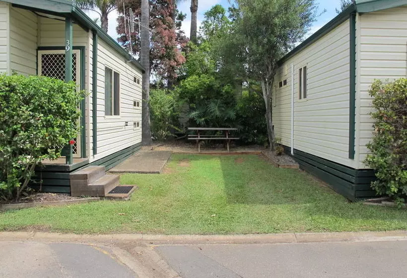هتل Melaleuca Caravan Park