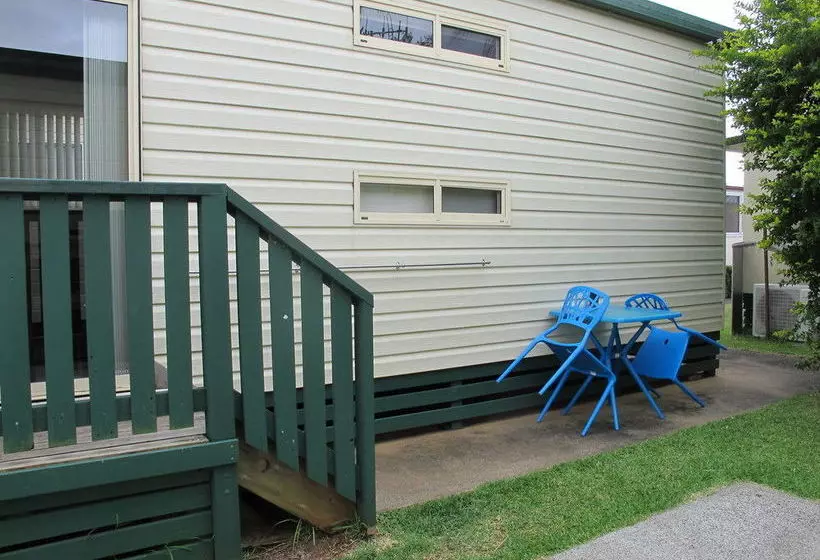هتل Melaleuca Caravan Park