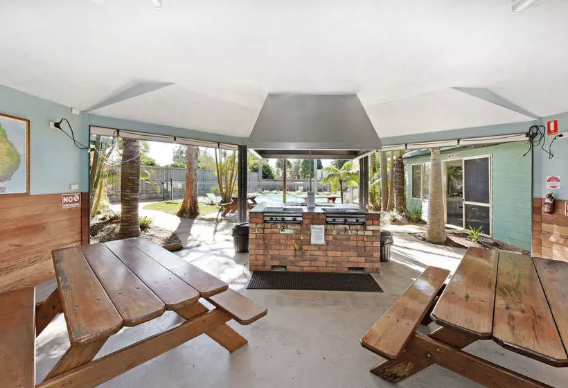هتل Melaleuca Caravan Park