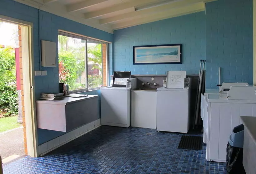 هتل Melaleuca Caravan Park
