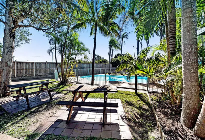 هتل Melaleuca Caravan Park