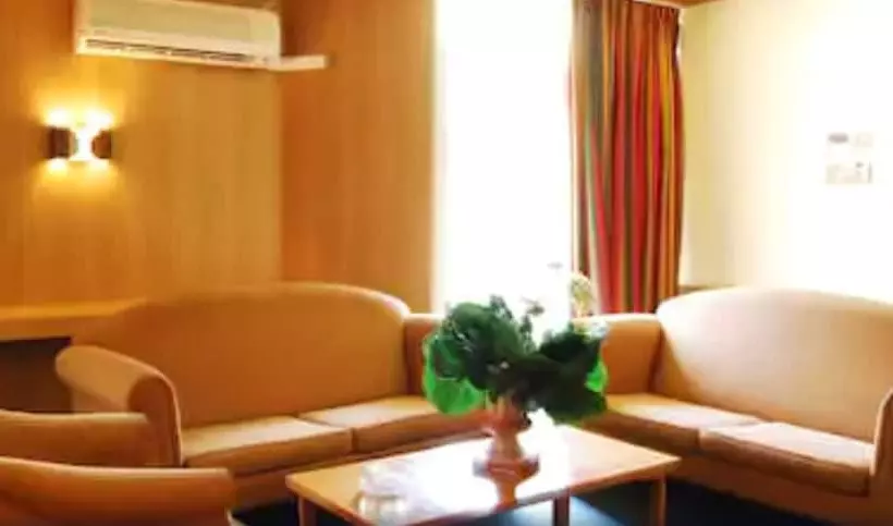 هتل Nike Lake Resort