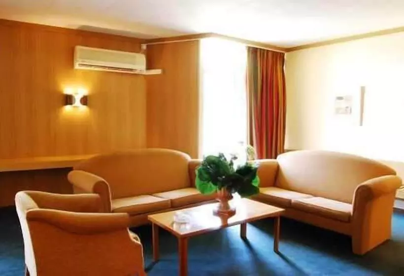 هتل Nike Lake Resort