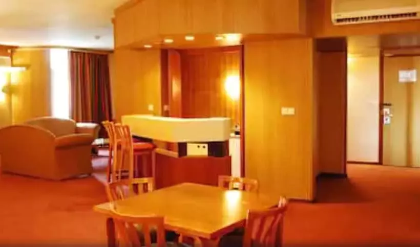 هتل Nike Lake Resort