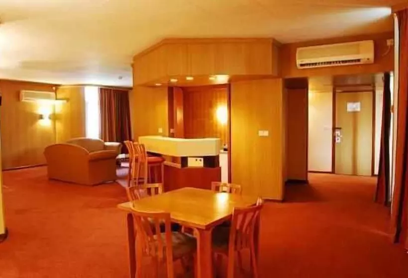 هتل Nike Lake Resort