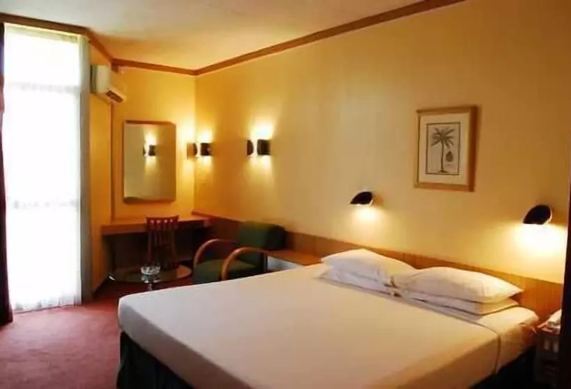 هتل Nike Lake Resort