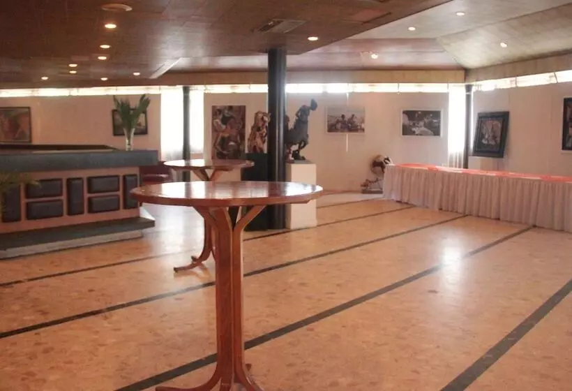 هتل Nike Lake Resort