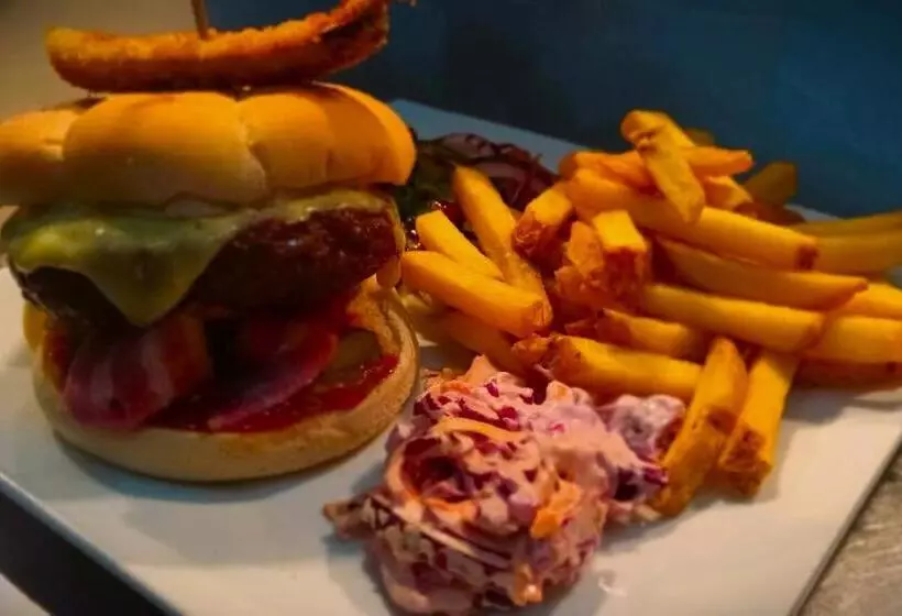 هتل The George Inn