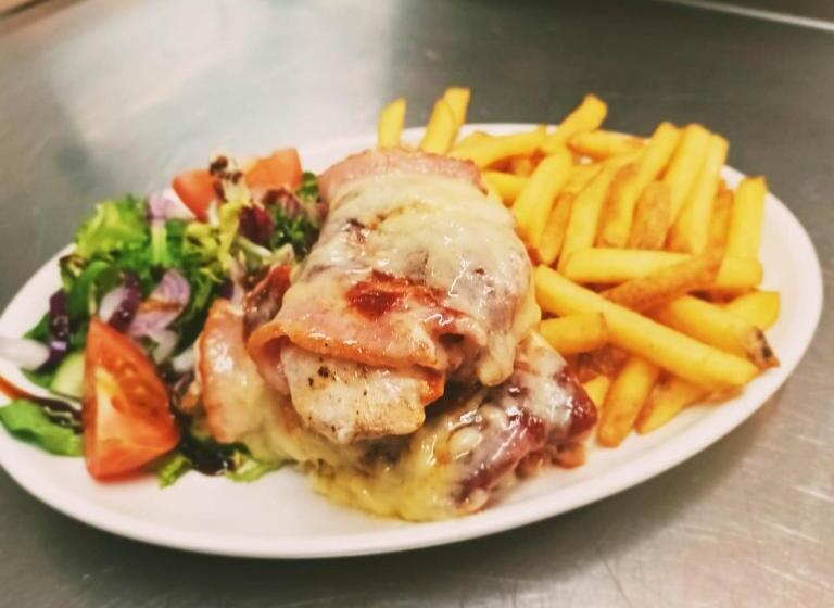 בית מלון כפרי The George Inn