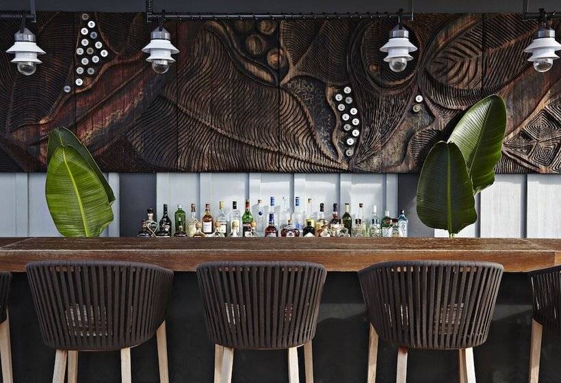 هتل The Island House