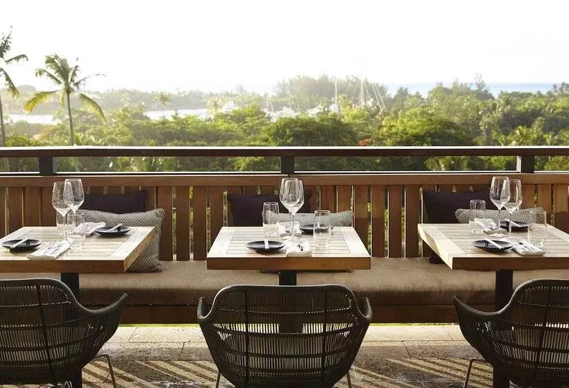 هتل The Island House