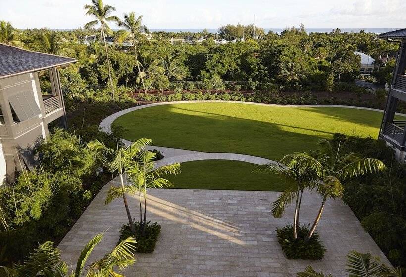 هتل The Island House