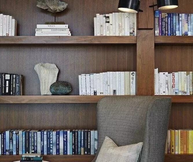 هتل The Island House