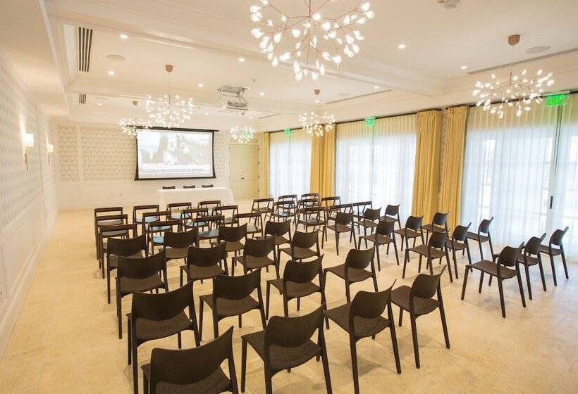 هتل The Island House