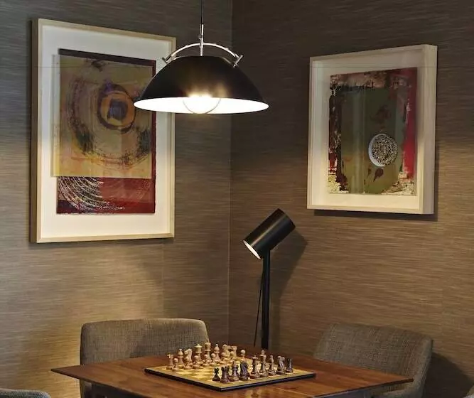 هتل The Island House