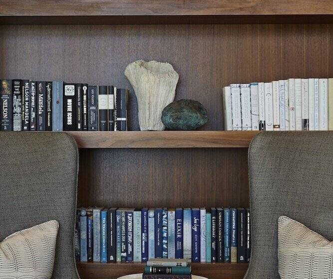 هتل The Island House