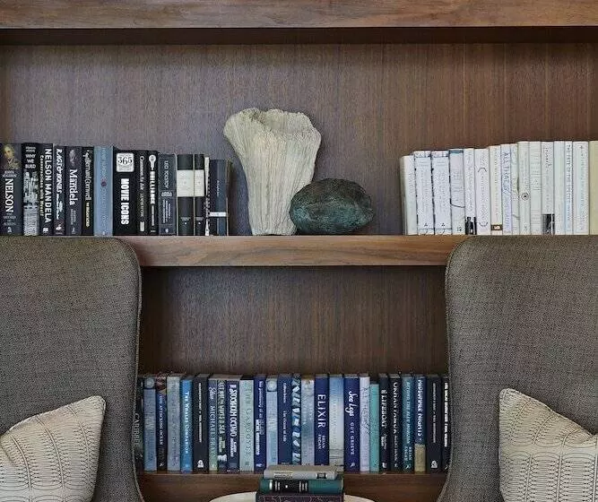 هتل The Island House