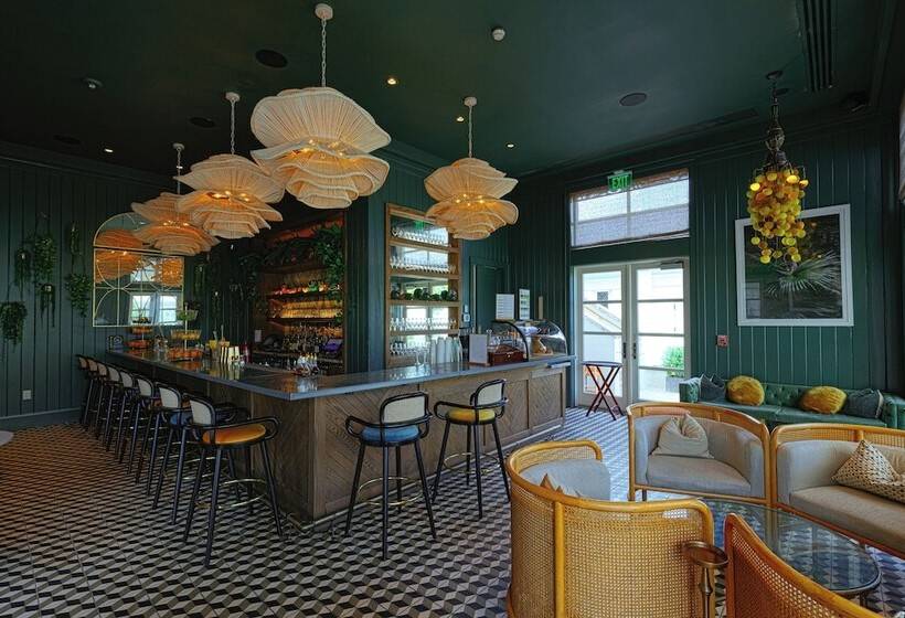 هتل The Island House