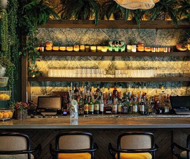 هتل The Island House