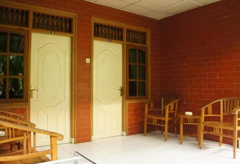 هتل Waringin Home Stay