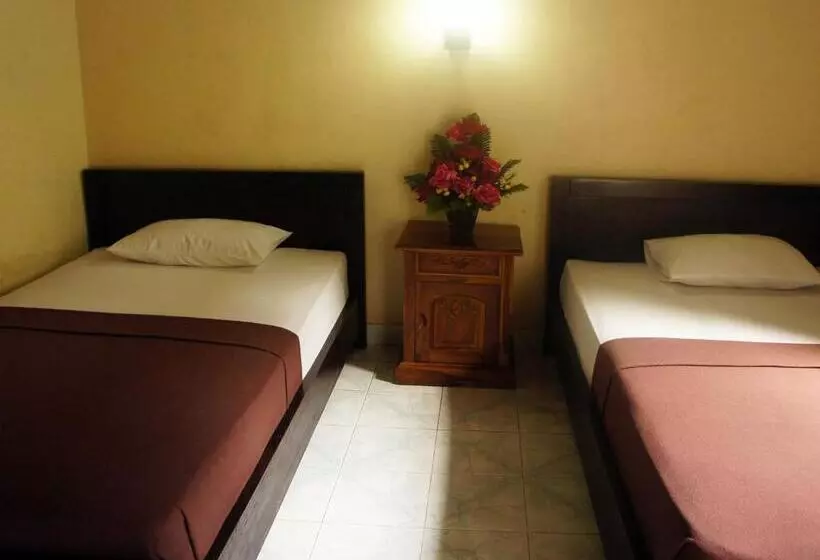 هتل Waringin Home Stay