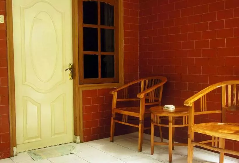 هتل Waringin Home Stay