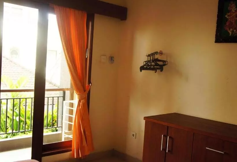 هتل Waringin Home Stay