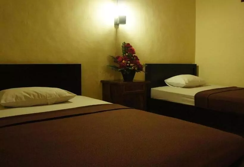 هتل Waringin Home Stay