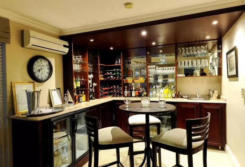 פנסיון Forest Manor Boutique Guesthouse