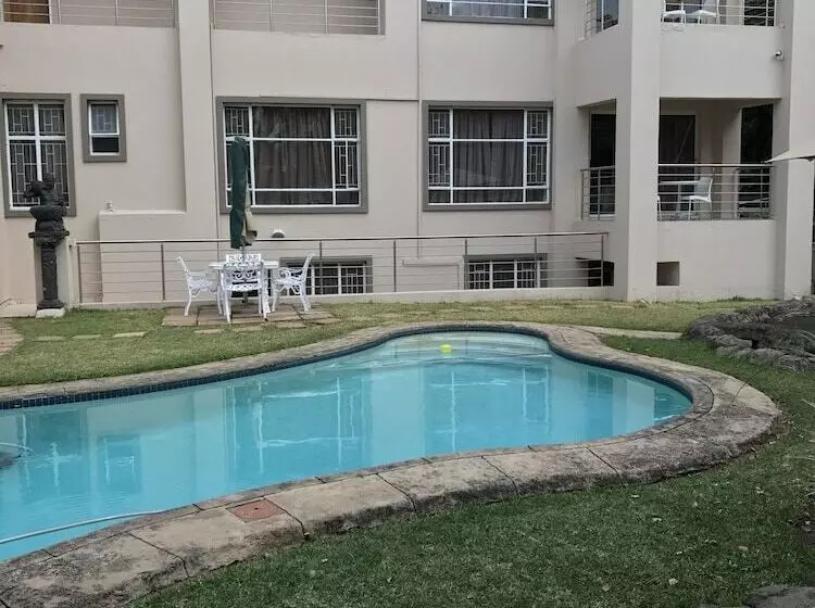 פנסיון Global Village Guesthouse