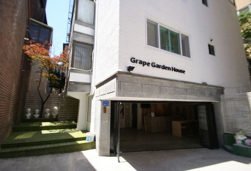 Grape Garden House  Hostel