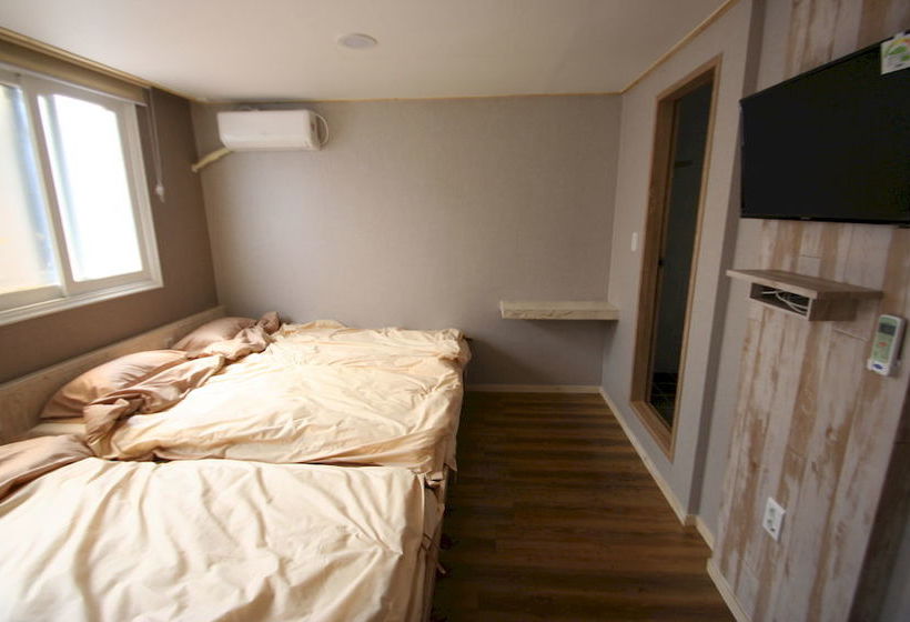 Grape Garden House  Hostel