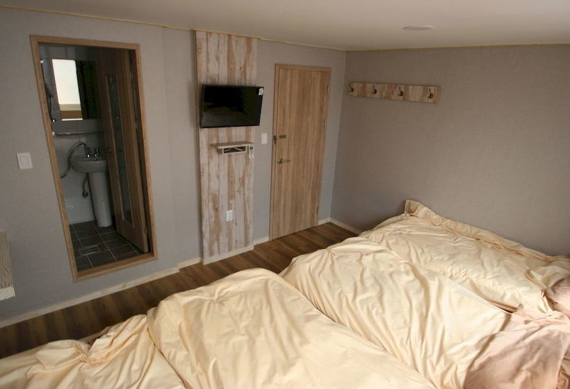 Grape Garden House  Hostel