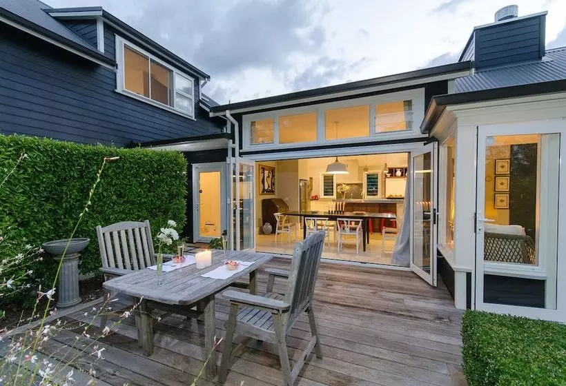 צימר Treghan Luxury Lodge