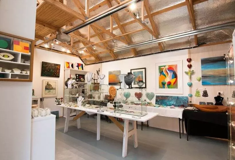 צימר Treghan Luxury Lodge