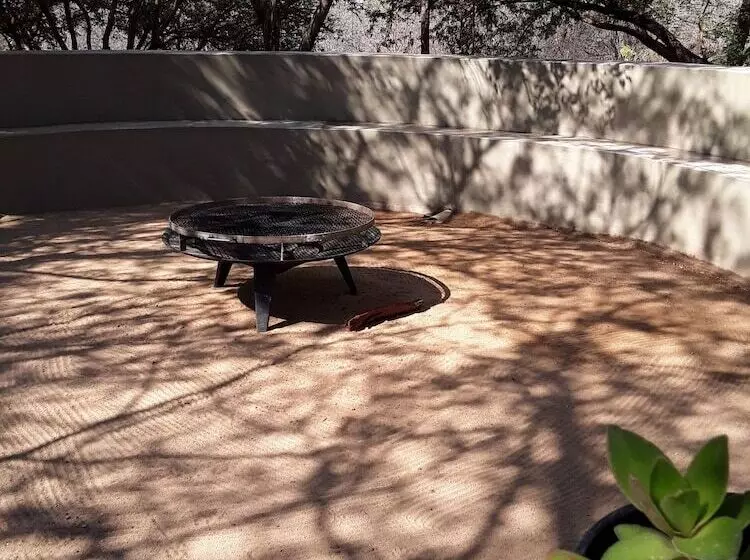 Hotel The Bush Pub & Inn