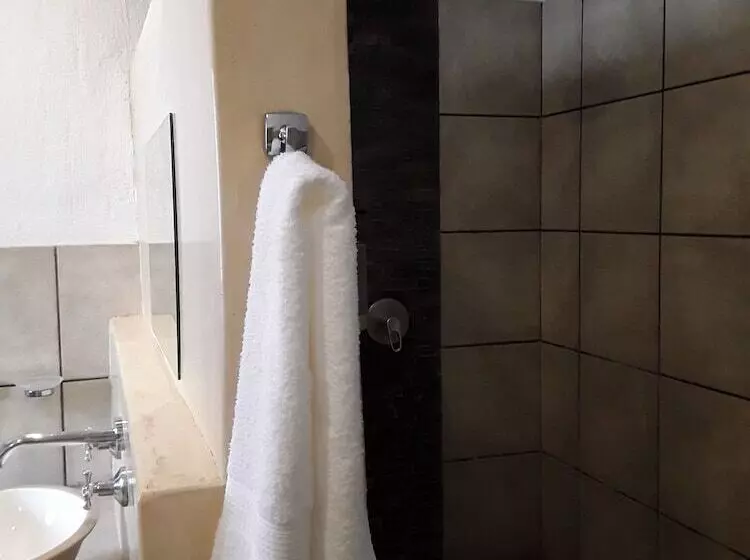 Hotel The Bush Pub & Inn