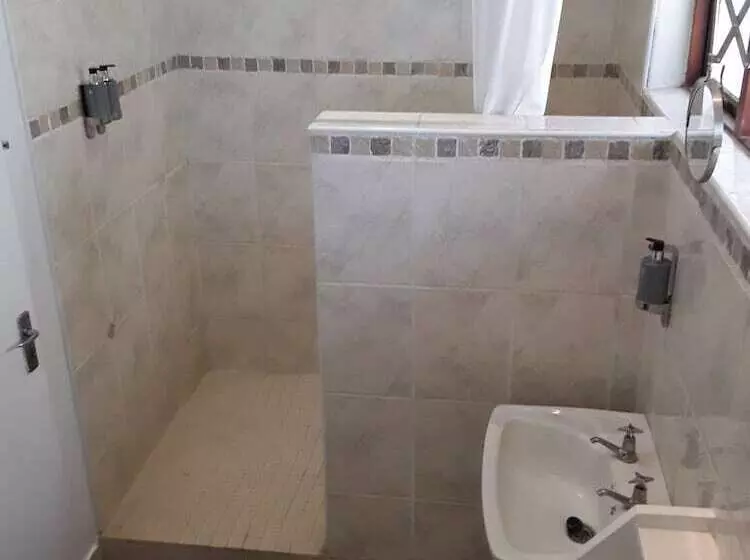 Hotel The Bush Pub & Inn