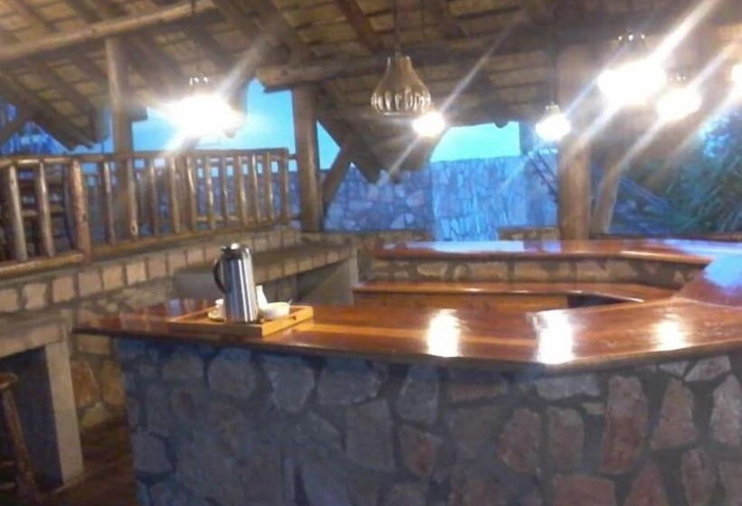 هتل Zimre Lodge And Houseboats