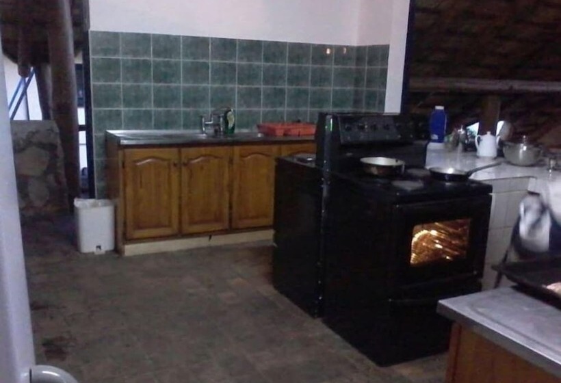 هتل Zimre Lodge And Houseboats