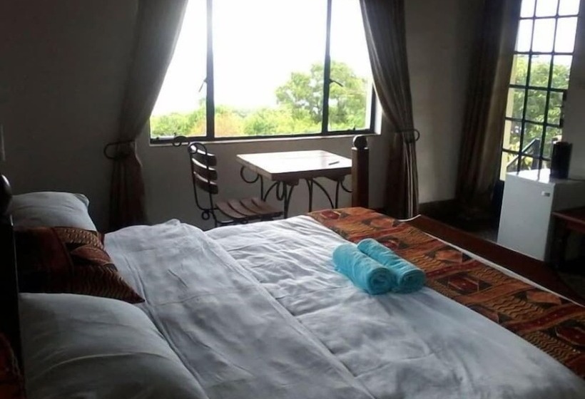 هتل Zimre Lodge And Houseboats