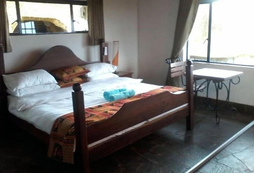 هتل Zimre Lodge And Houseboats