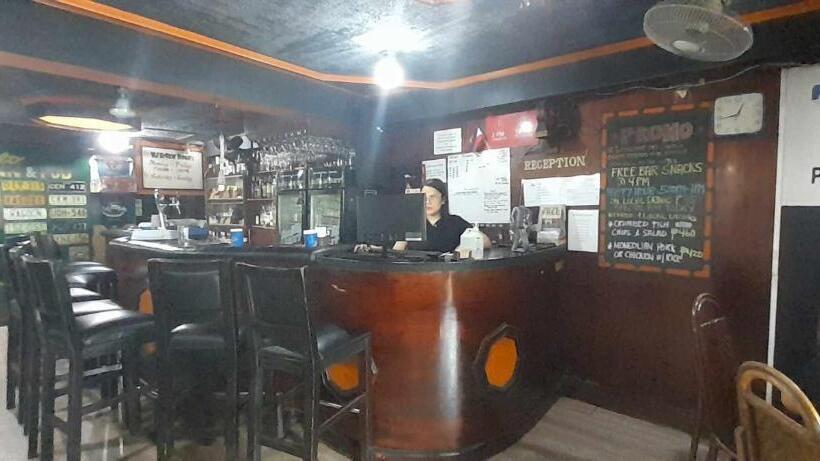 Slouch Hat Hotel And Restaurant