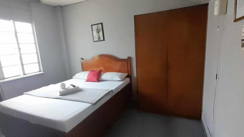 Slouch Hat Hotel And Restaurant