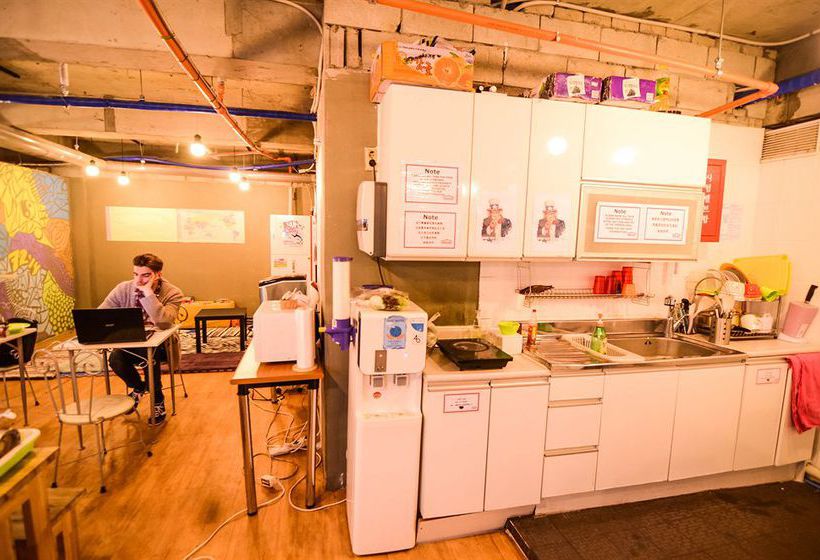 Kimchee Sinchon Guesthouse  Hostel