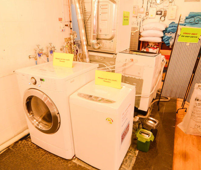 Kimchee Sinchon Guesthouse  Hostel