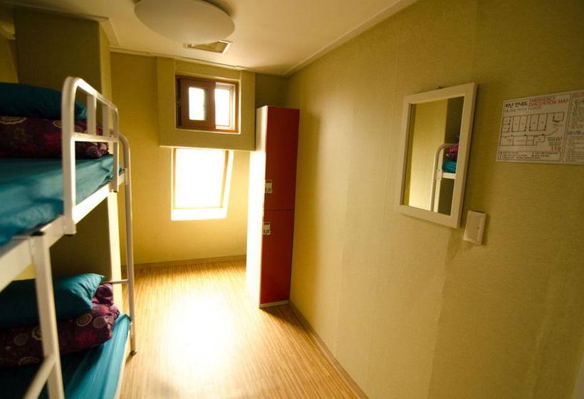 Kimchee Sinchon Guesthouse  Hostel