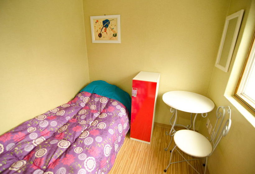 Kimchee Sinchon Guesthouse  Hostel